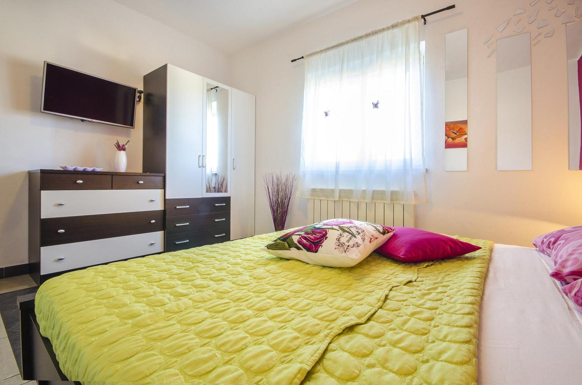 Apartment And Room Marlen Rovinjsko Selo Habitación foto