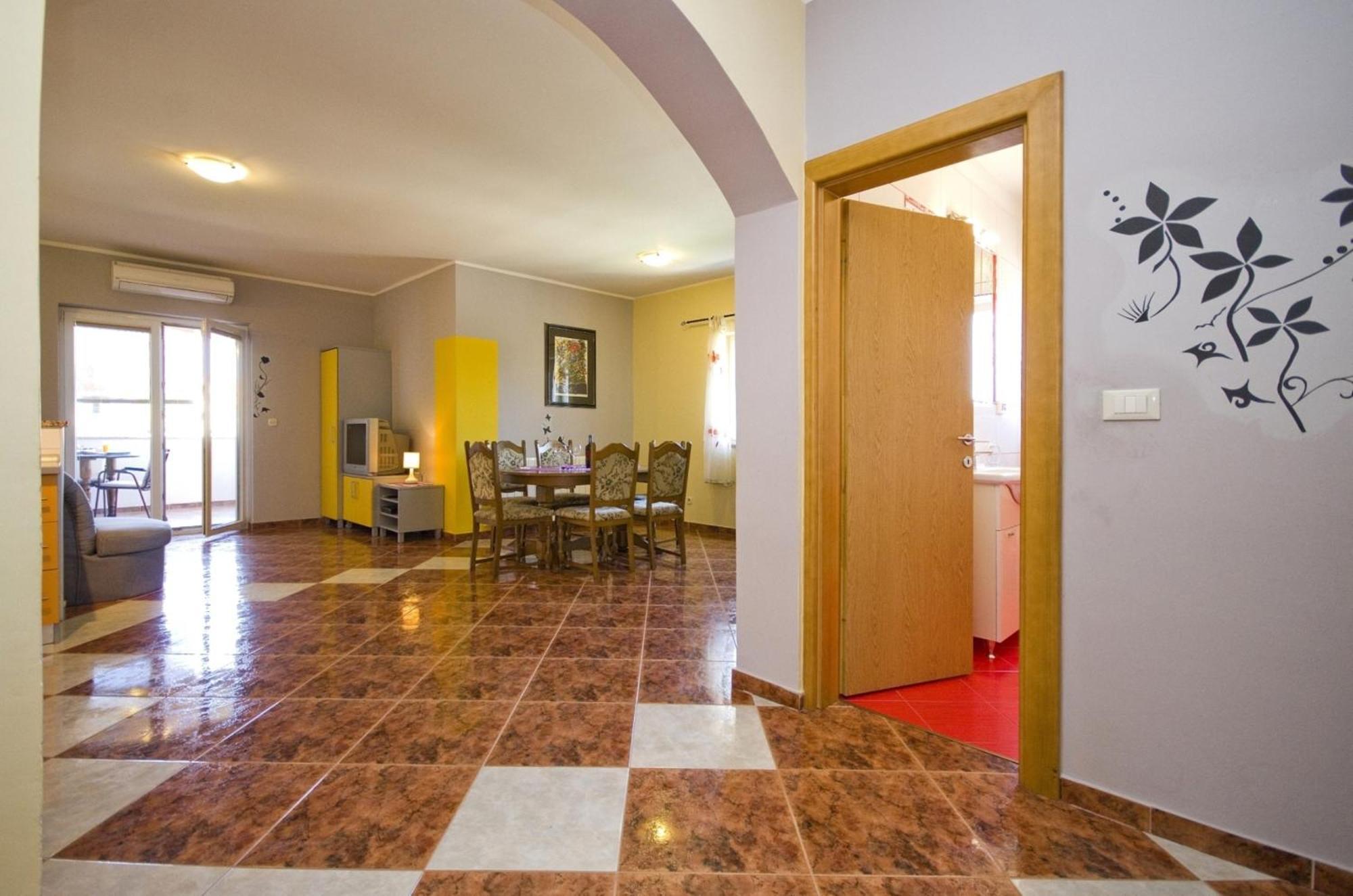 Apartment And Room Marlen Rovinjsko Selo Habitación foto