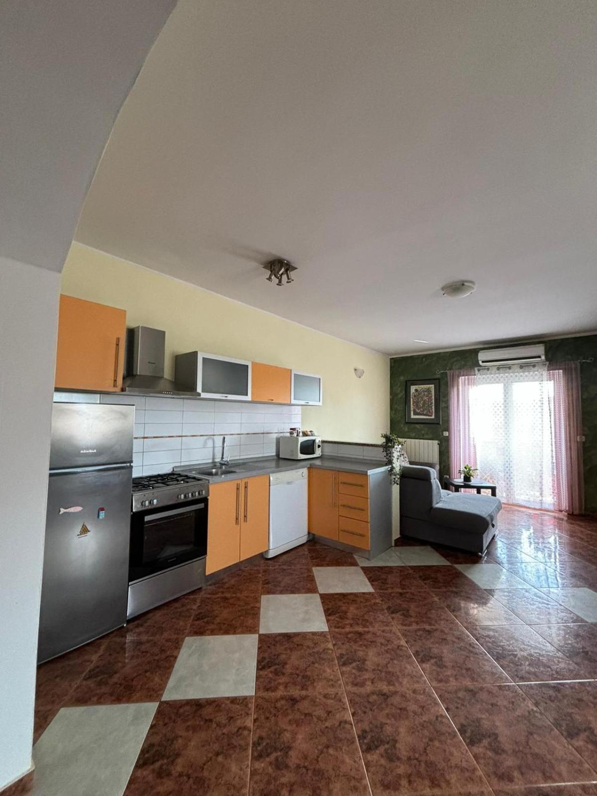 Apartment And Room Marlen Rovinjsko Selo Exterior foto